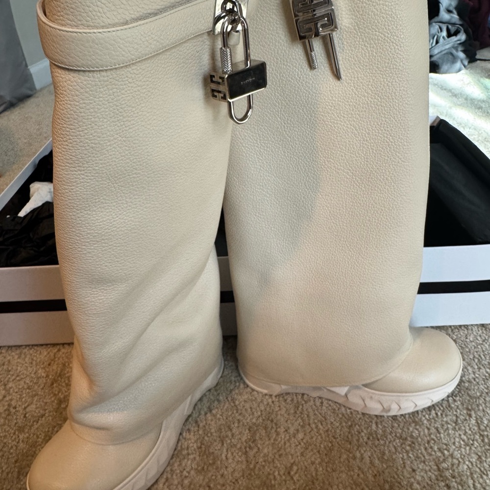 Givenchy Cream and Black Leather Boots - Picture 14 of 16